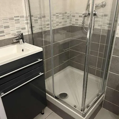 Appartement Climatise Avec Piscine, Port Camargue - Fr-1-250-262 Le Grau-du-Roi